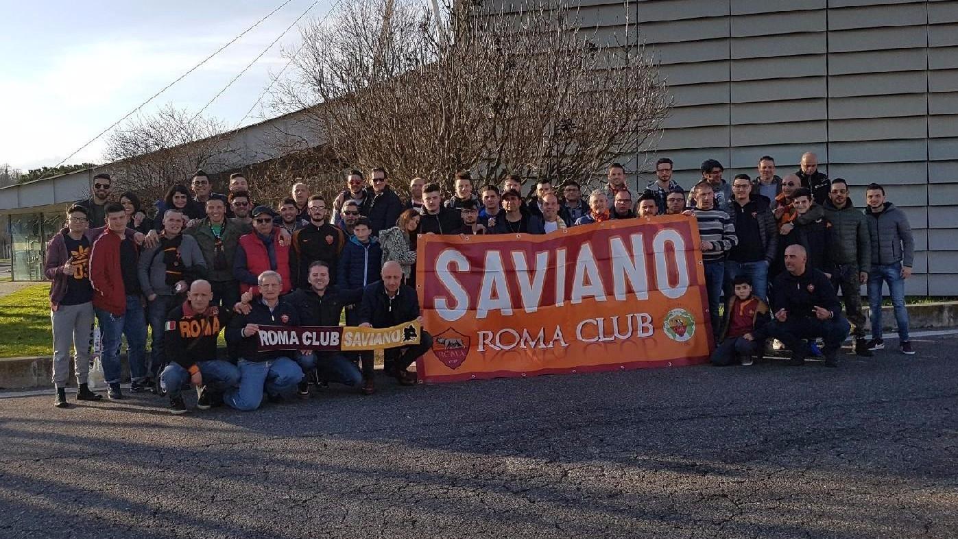 Un gruppo di iscritti al Roma Club Saviano, uno dei più numerosi della Campania