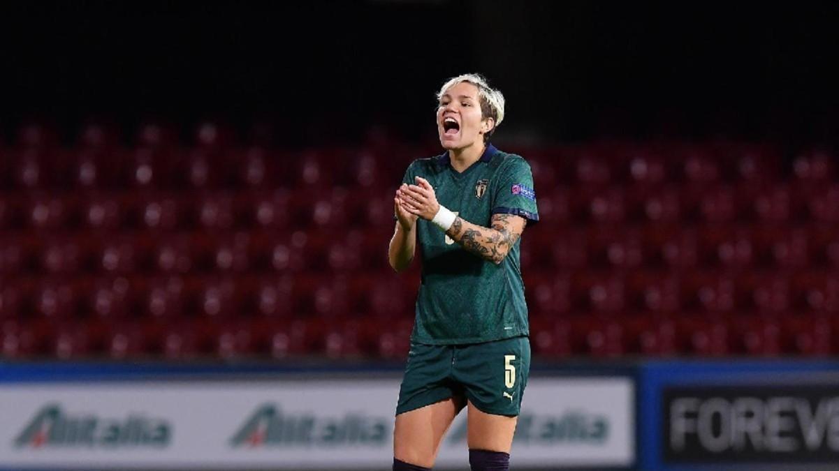 Elena Linari con la maglia della Nazionale, di LaPresse