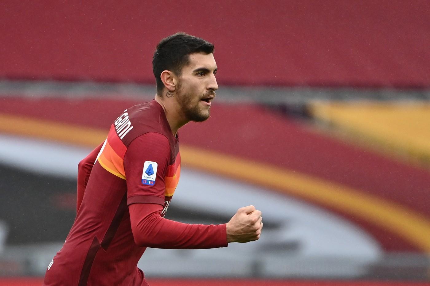 Lorenzo Pellegrini esulta dopo il gol del vantaggio segnato contro l'Inter, di LaPresse