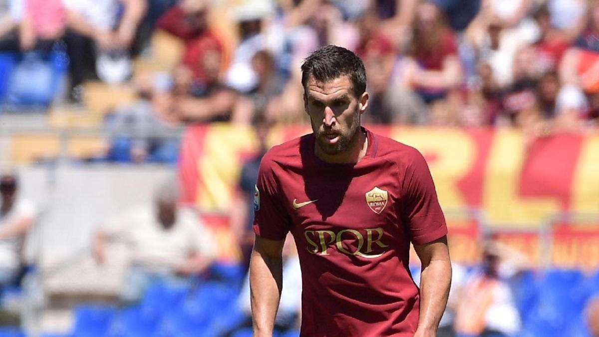 Strootman con la maglia della Roma nel derby dell'aprile 2017, di LaPresse