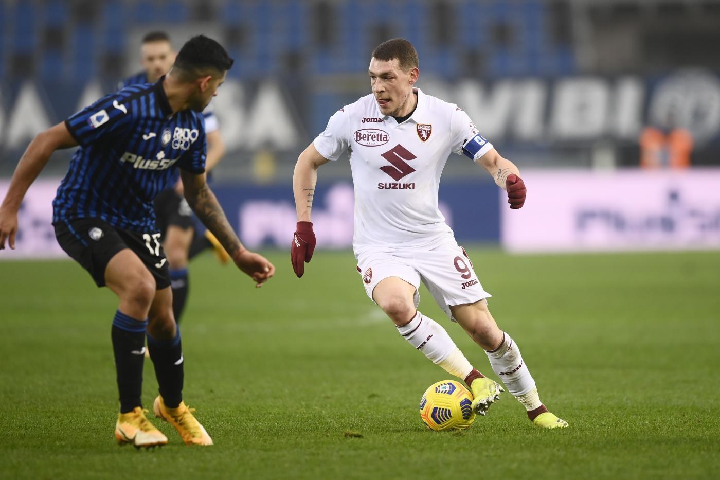 Belotti e Romero in Atalanta-Torino, di LaPresse