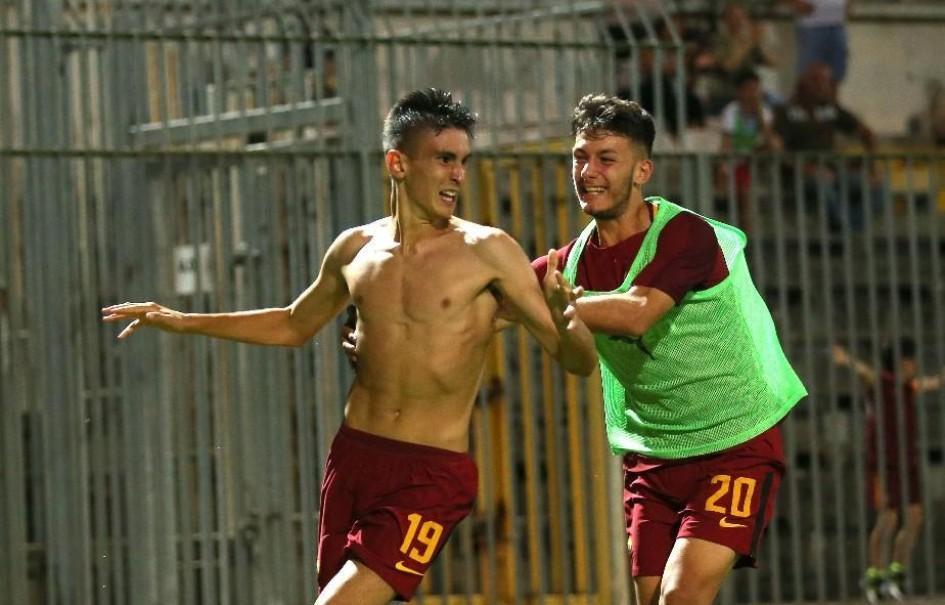 Flavio Bucri esulta dopo il gol del 3-2 all’Atalanta, all’ultimo minuto della finale scudetto Under 17, di Mancini