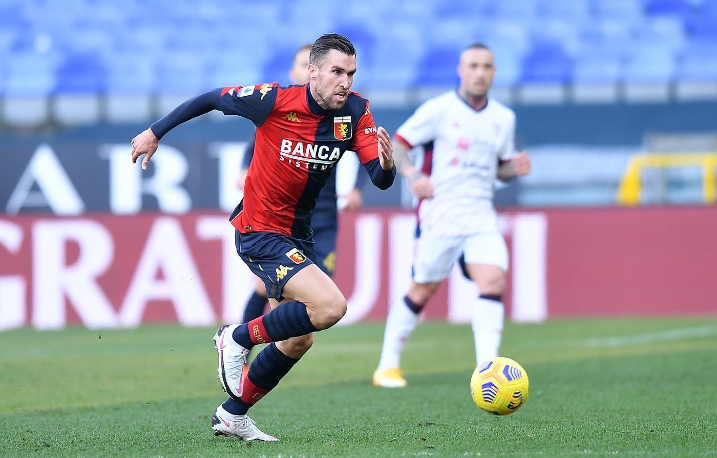 Kevin Strootman con la maglia del Genoa