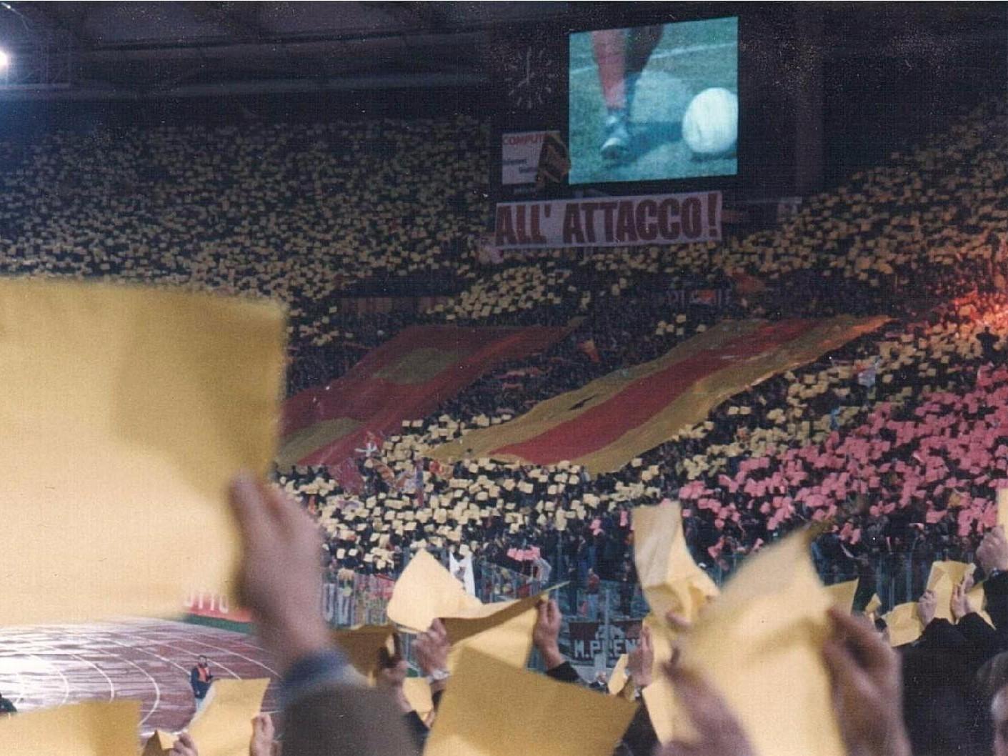 La coreografia della Curva Sud in occasione di Roma-Slavia Praga