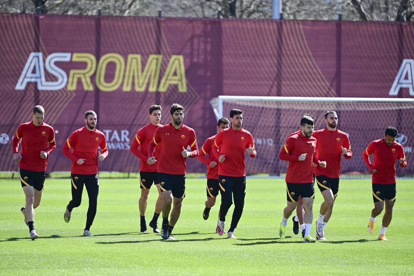 Corsa di gruppo a Trigoria, di LaPresse