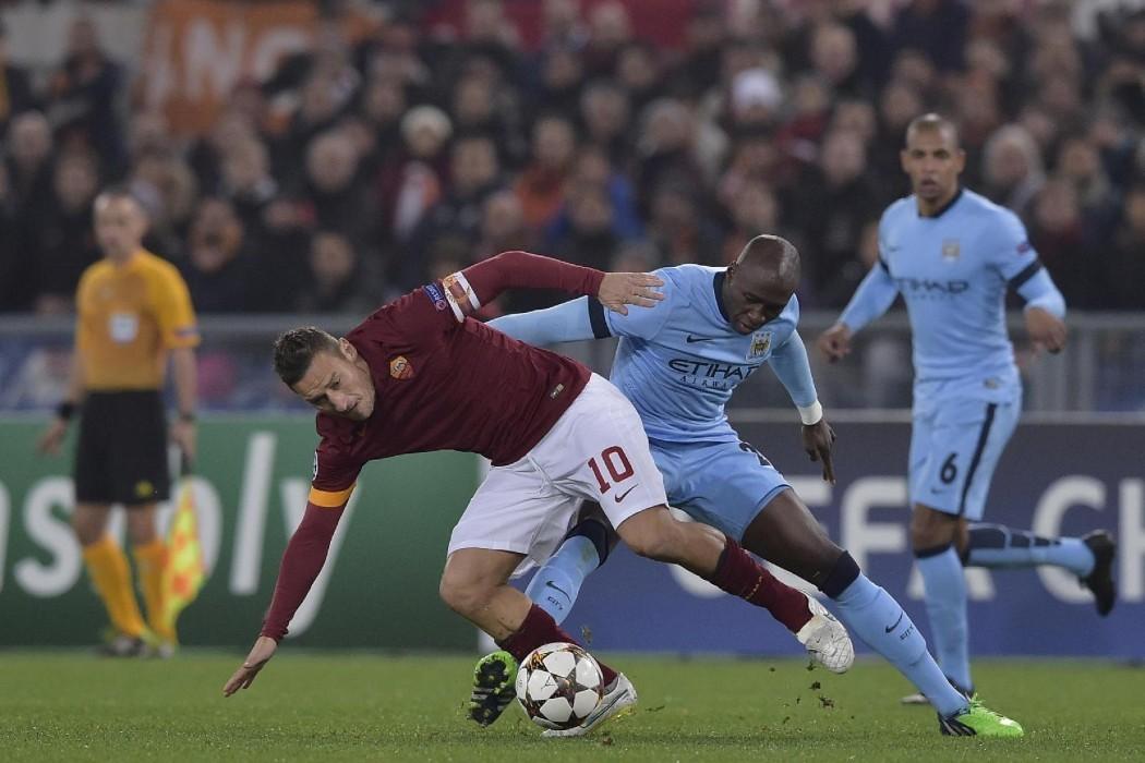 Francesco Totti contro il Manchester City, di LaPresse