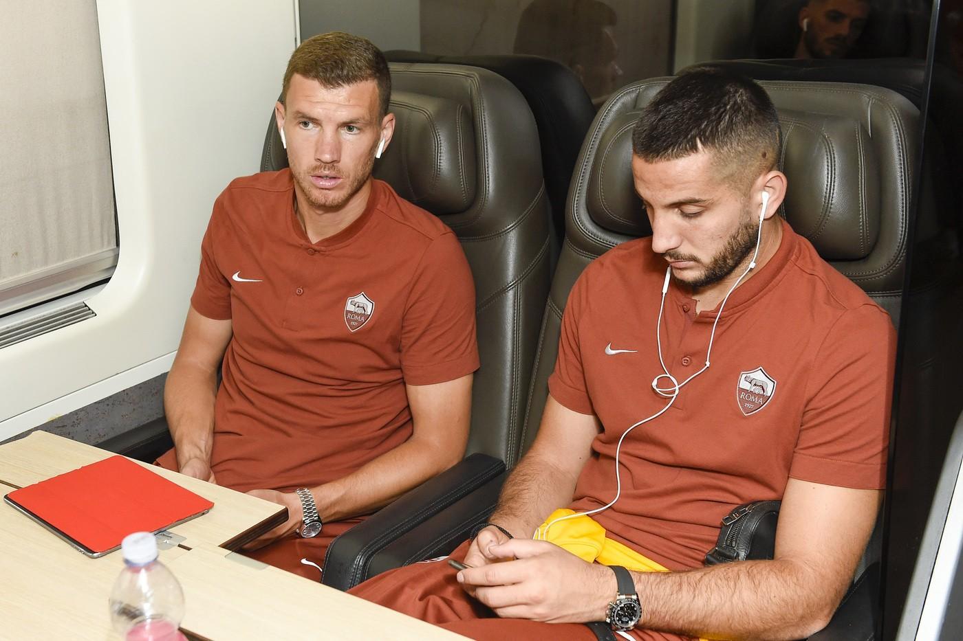 Dzeko vicino a Manolas, di LaPresse