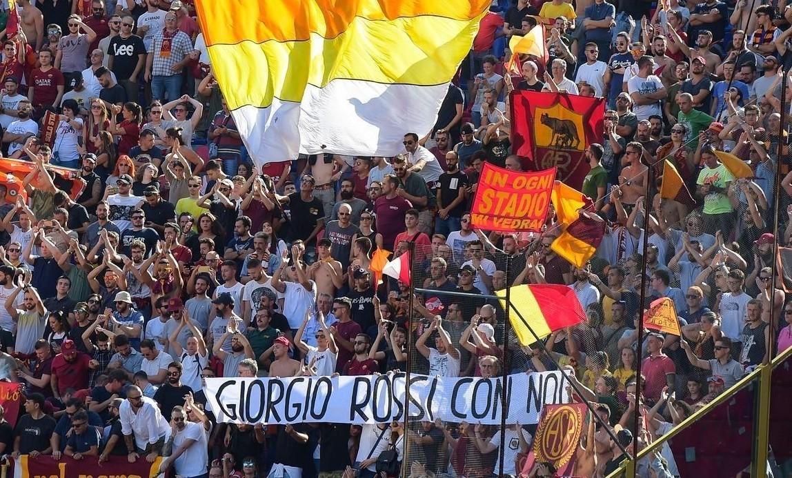 Lo striscione per Giorgio Rossi, di LaPresse