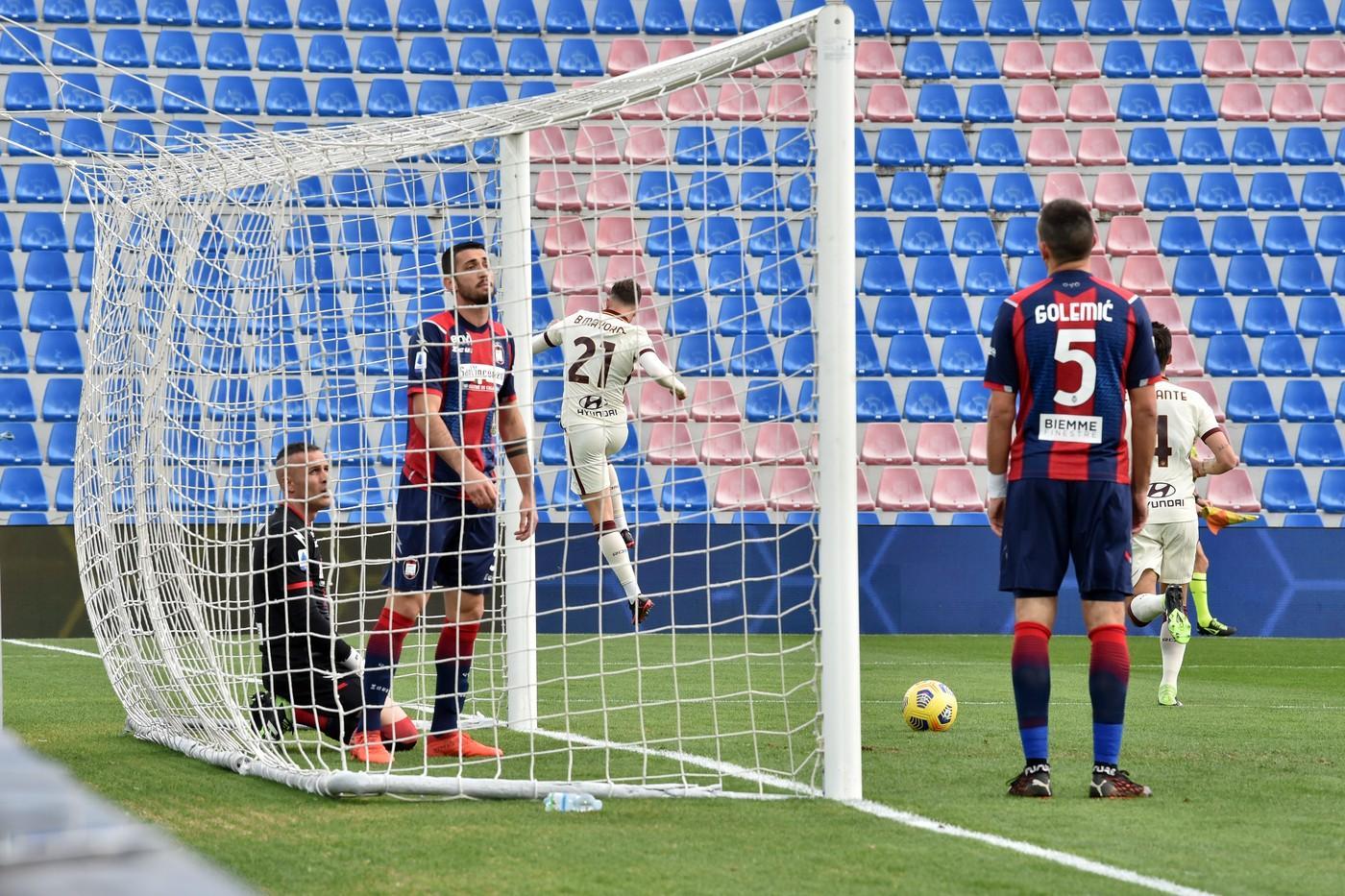 L'esultanza di Borja Mayoral a Crotone, nella partita d'andata. Lo spagnolo realizzò una doppietta, di LaPresse