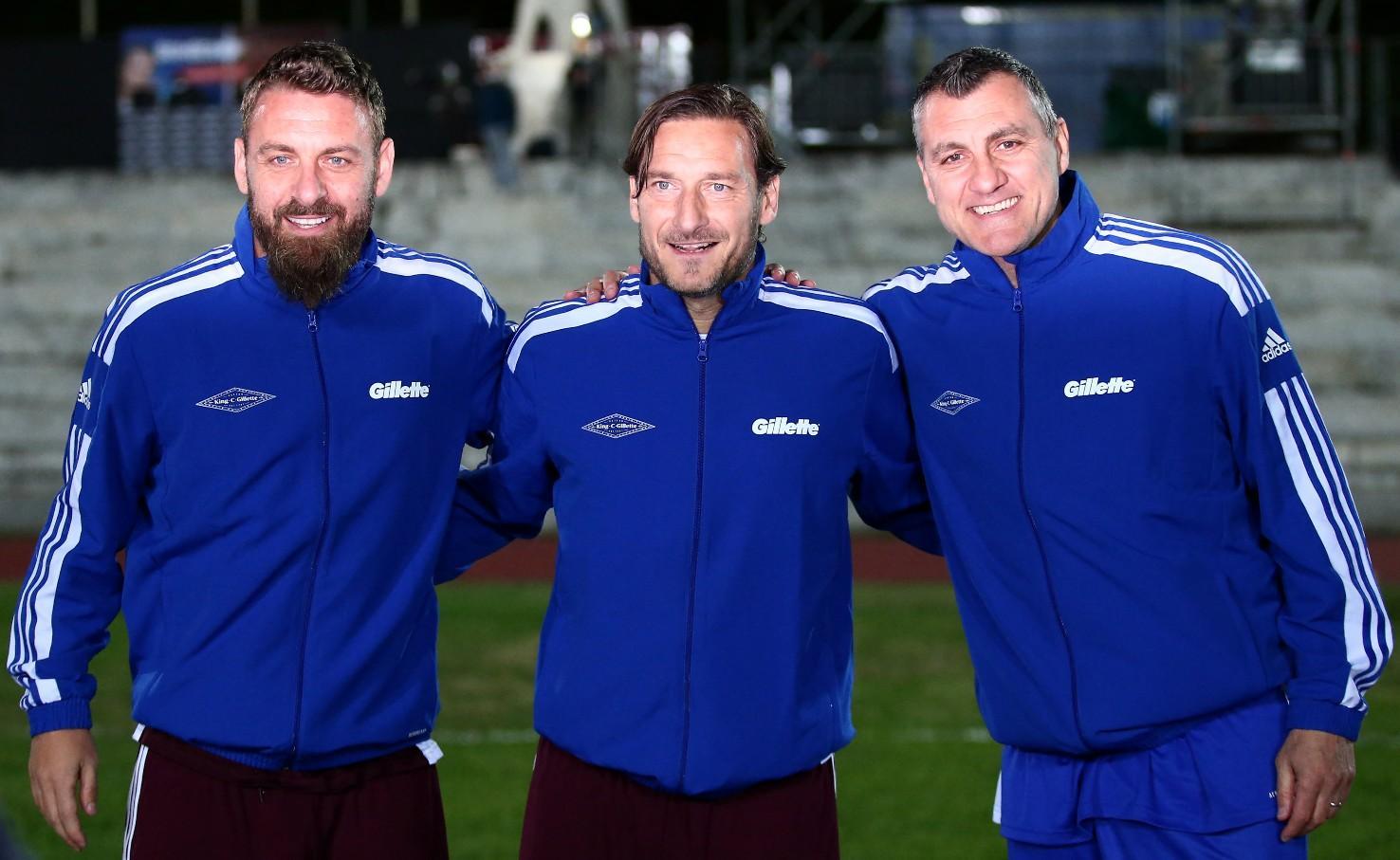 Totti e De Rossi con Vieri, capitano della squadra \