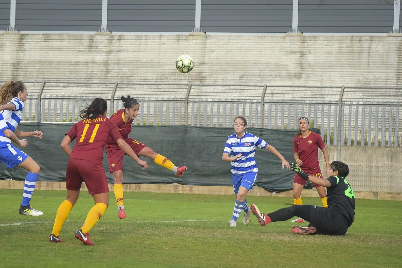 Claudia Ciccotti fa 1-0 con un colpo di testa, di LaPresse