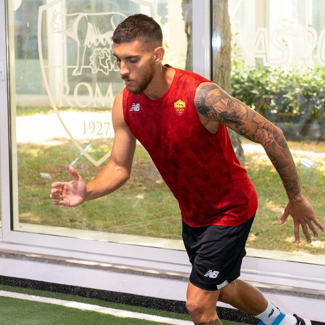FOTO - Roma, ecco la maglia di allenamento firmata New Balance