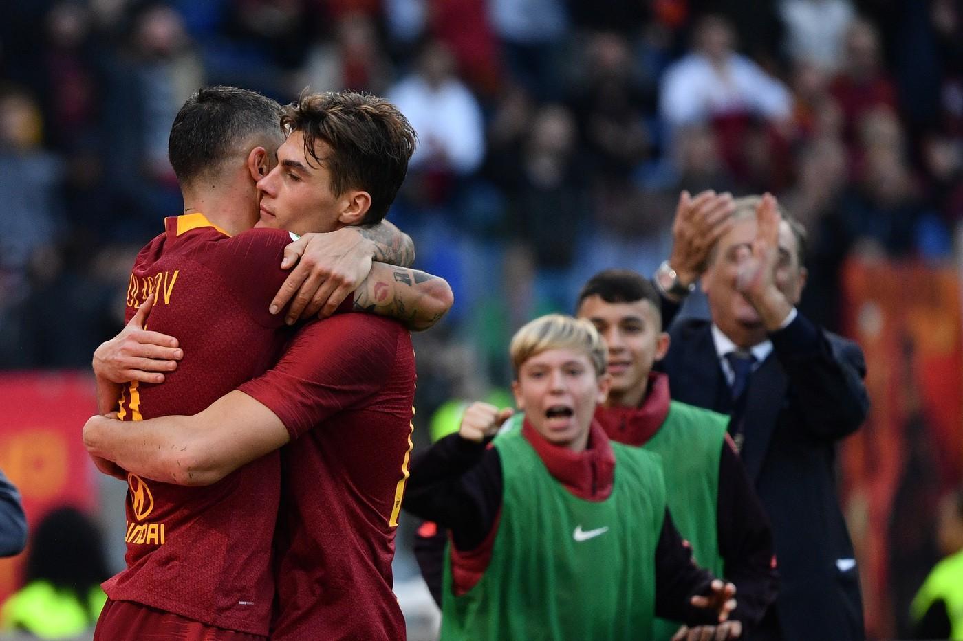 Cristian Totti si unisce all'esultanza di Kolarov e Schick ©LaPresse