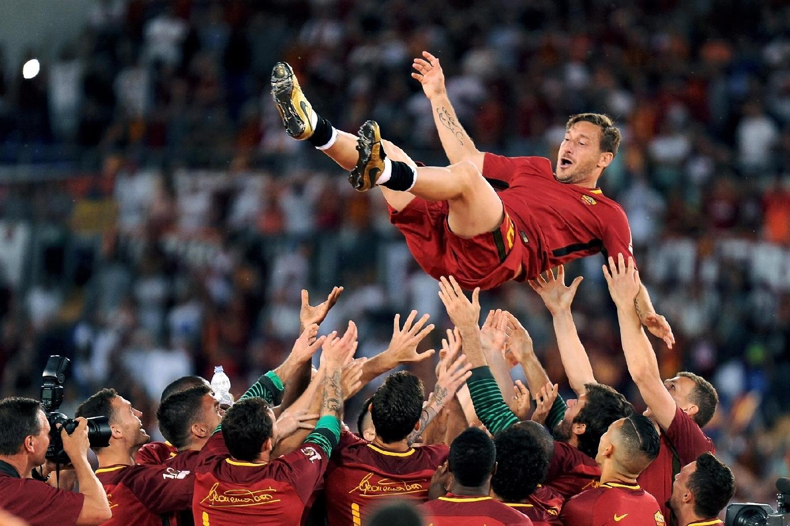 Francesco Totti nella Hall of Fame della Roma: una serata Real