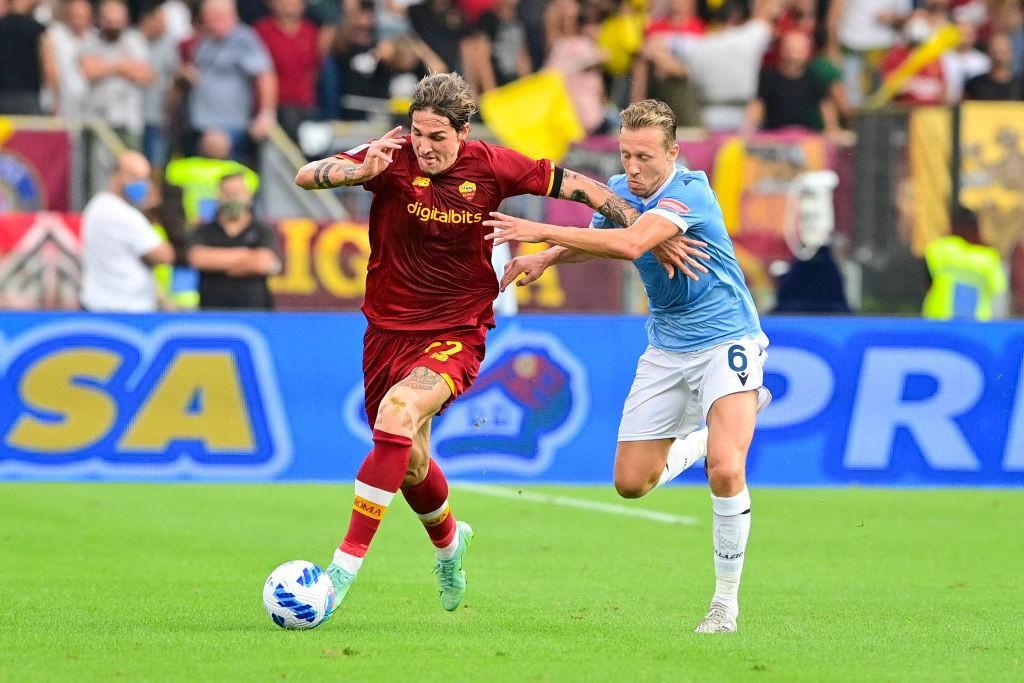 Zaniolo contro Leiva nel derby (As Roma via Getty Images)