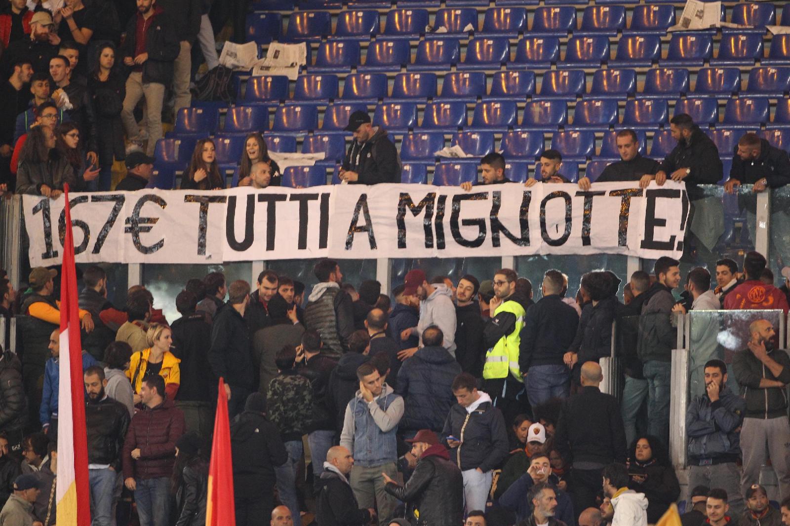 [FOTO] Curva Sud, Fedayn multati per uno striscione affisso durante ...