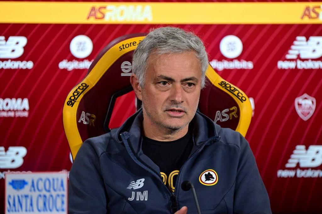 Mourinho in conferenza stampa (As Roma via Getty Images) 