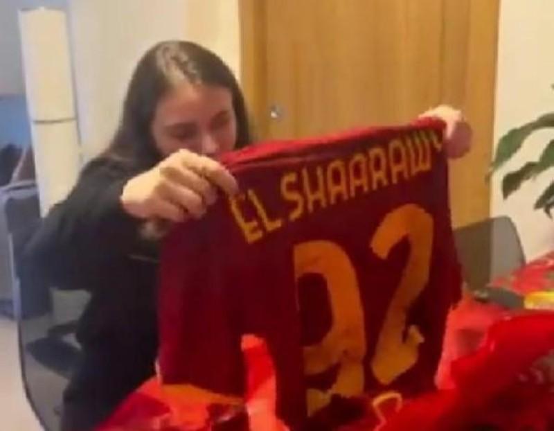 VIDEO - Riceve la maglia autografata di El Shaarawy e urla di gioia
