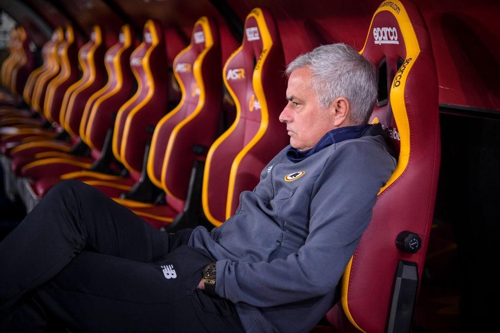 Mourinho in panchina durante Roma-Lecce (Getty Images) 