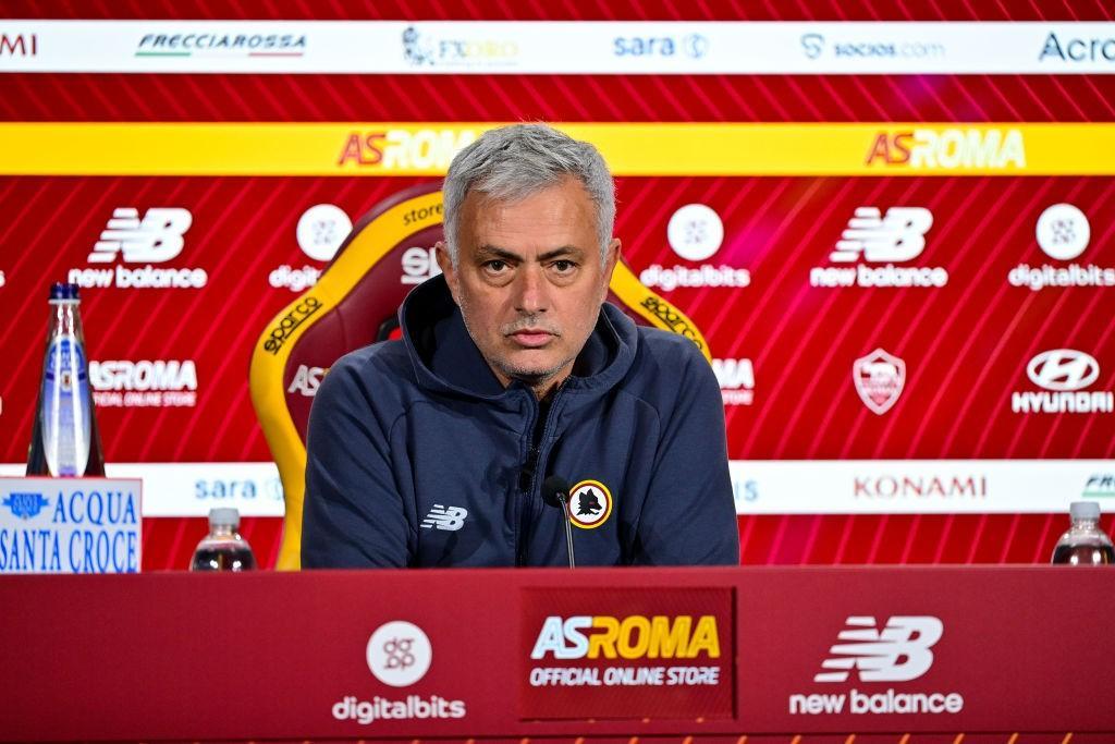 José Mourinho in conferenza stampa (As Roma via Getty Images)