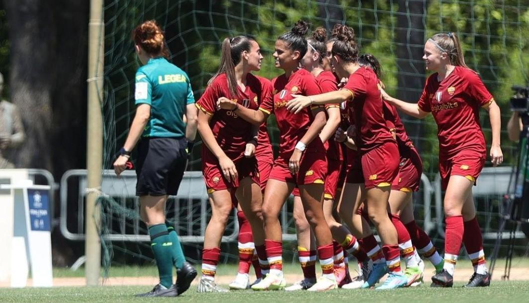 Le ragazze giallorosse nella sfida contro il Milan (As Roma via Getty Images)