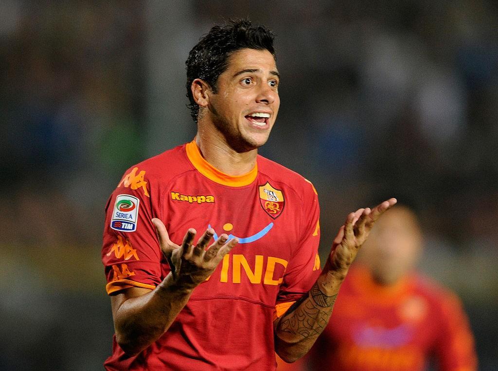 Cicinho con la maglia della Roma nel 2010 (Getty Images)