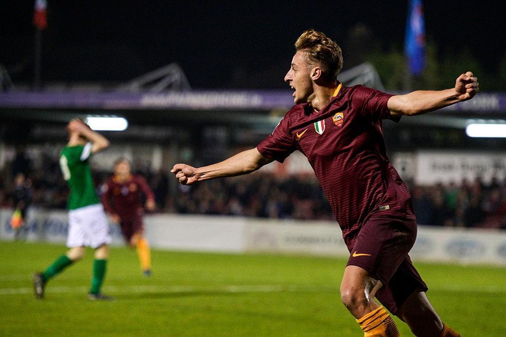 Frattesi esulta per un gol realizzato in Youth League con la Primavera (As Roma via Getty Images) 