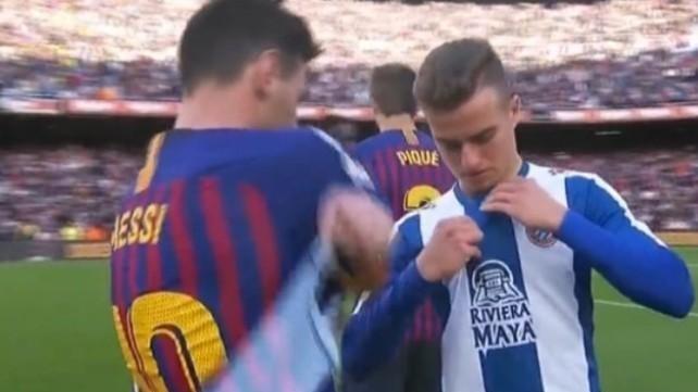 Si scambia la maglia con Messi, giovane dell'Espanyol insultato pesantemente sui social