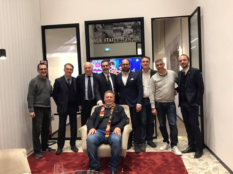 Riccardo Zingarelli all'ingresso della Sala Italo Foschi 