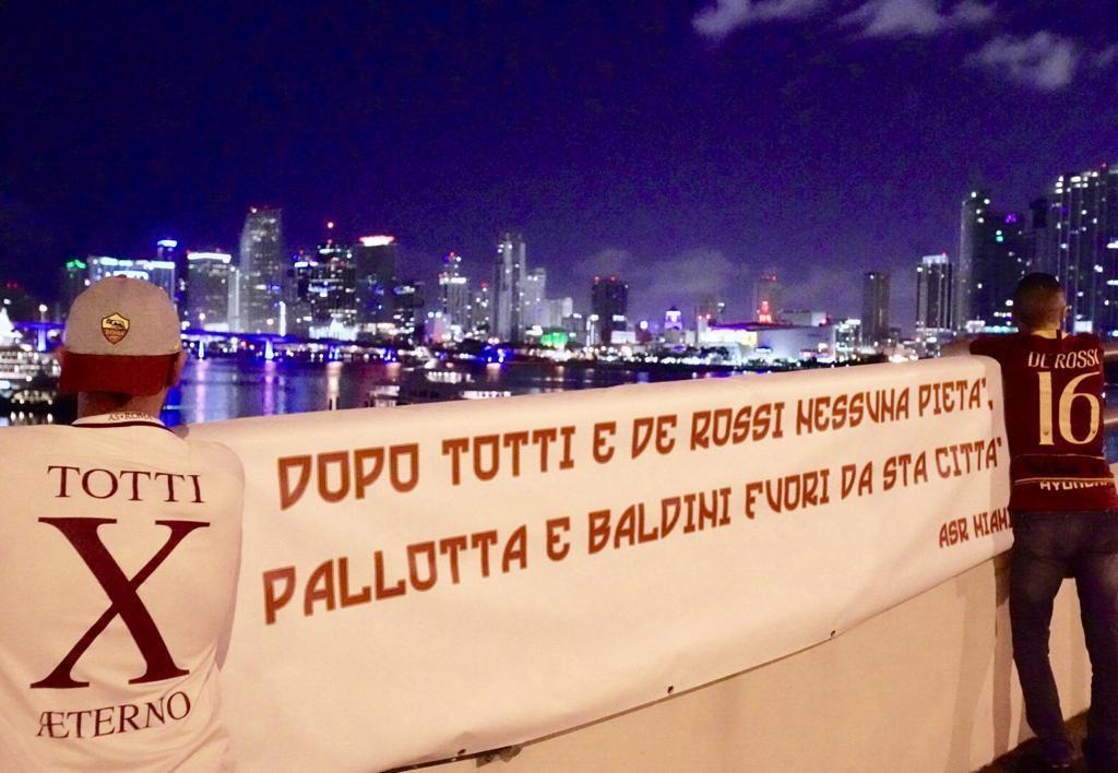 FOTO - Striscione a Miami: 