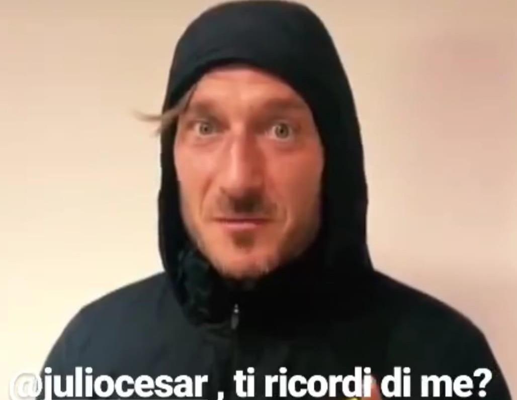 VIDEO - Totti scherza con Julio Cesar: 