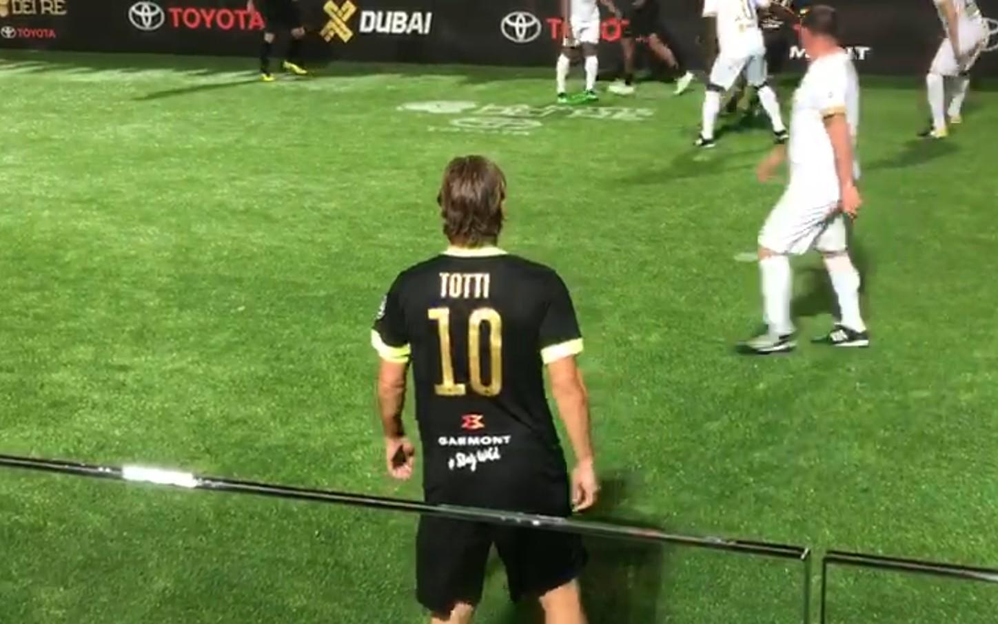 VIDEO - Totti show alla 'Notte dei Re': segna due gol in tre minuti