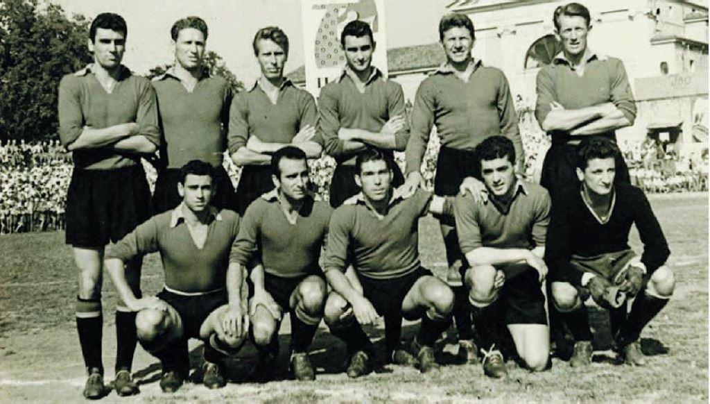 Una formazione della Roma 1951-52 