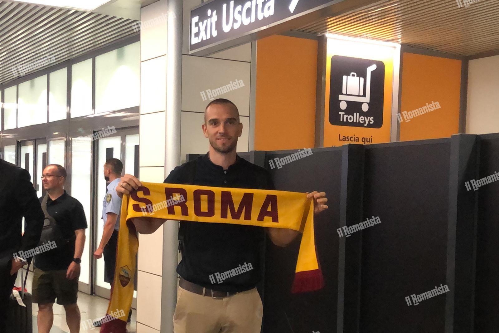 VIDEO - Pau Lopez arriva a Roma: 