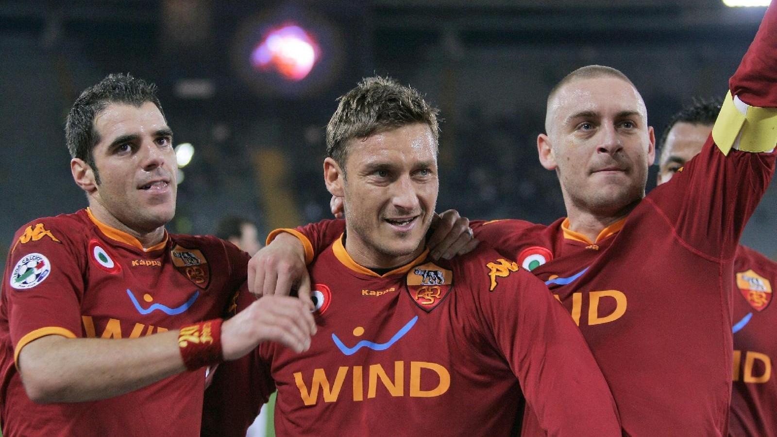 VIDEO - Accadde oggi: dieci anni fa Totti ha segnato il gol numero 200 in giallorosso
