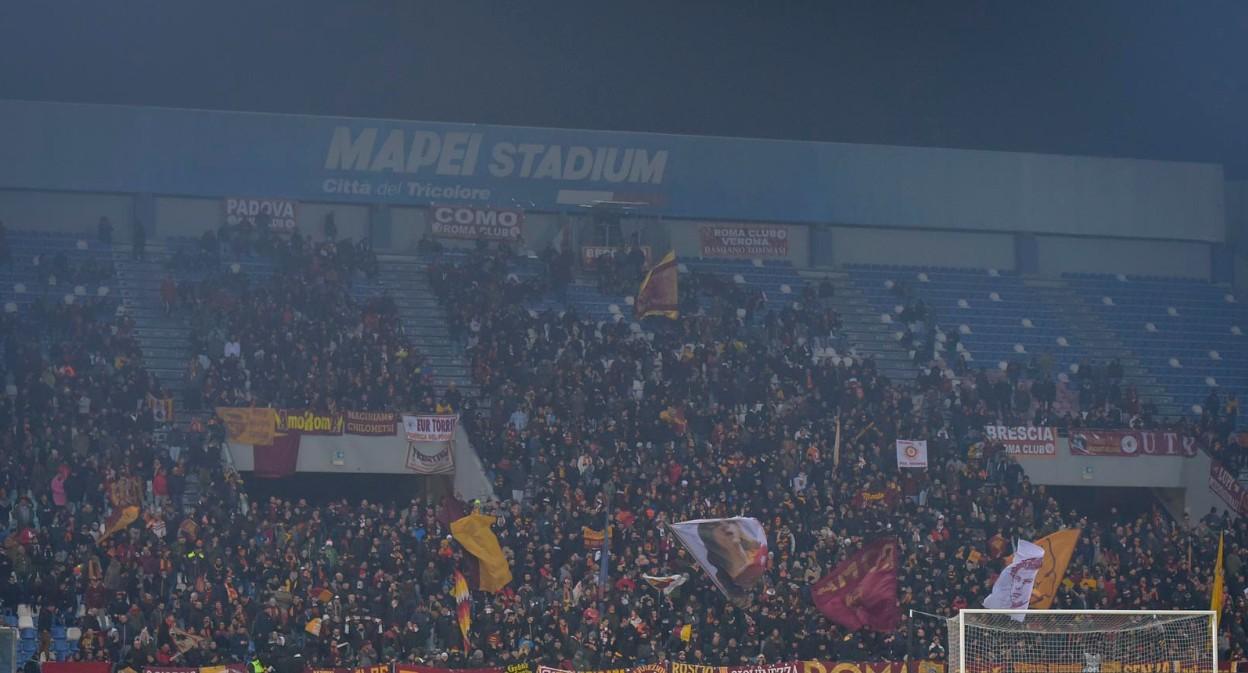 FOTO - La Roma dopo la sconfitta ringrazia comunque i tifosi in trasferta