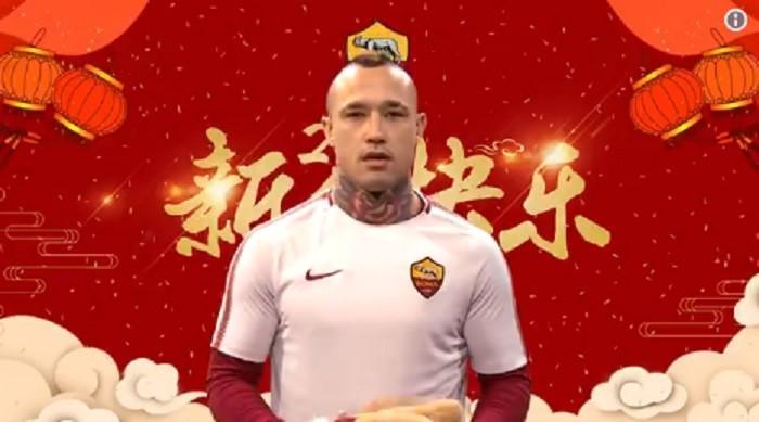 Ecco come i giocatori della Roma hanno festeggiato l'Anno del Cane