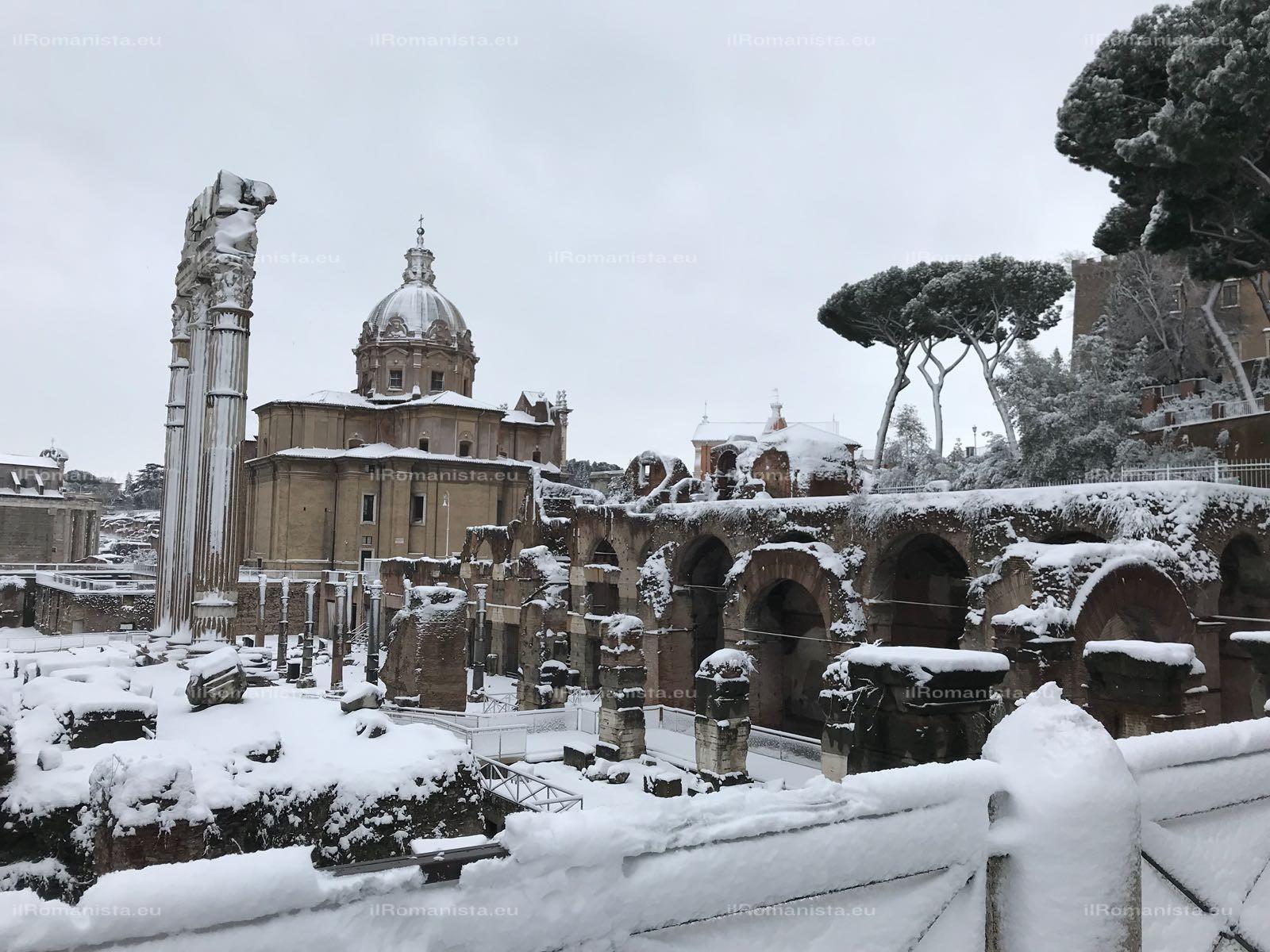 La neve ricopre Roma, gli ultimi aggiornamenti su meteo e trasporti