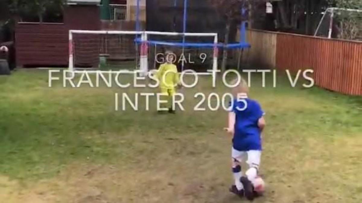 VIDEO - Due bambini inglesi imitano il cucchiaio di Totti contro l'Inter