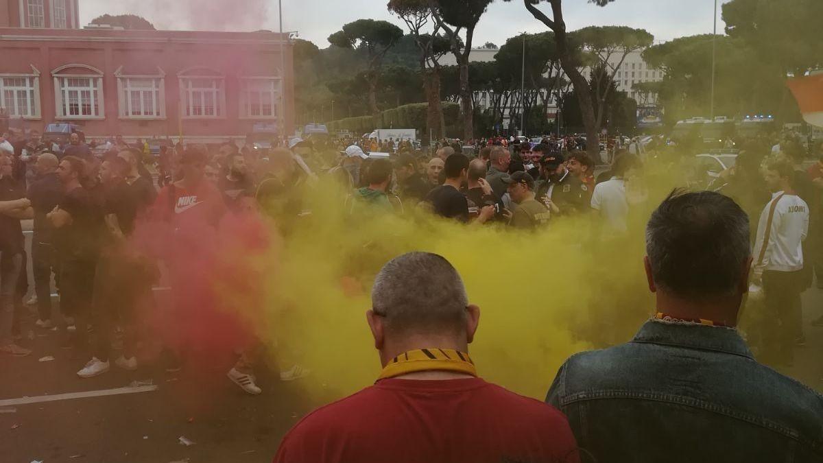 VIDEO - Roma-Liverpool: l'accoglienza dei tifosi giallorossi per la squadra