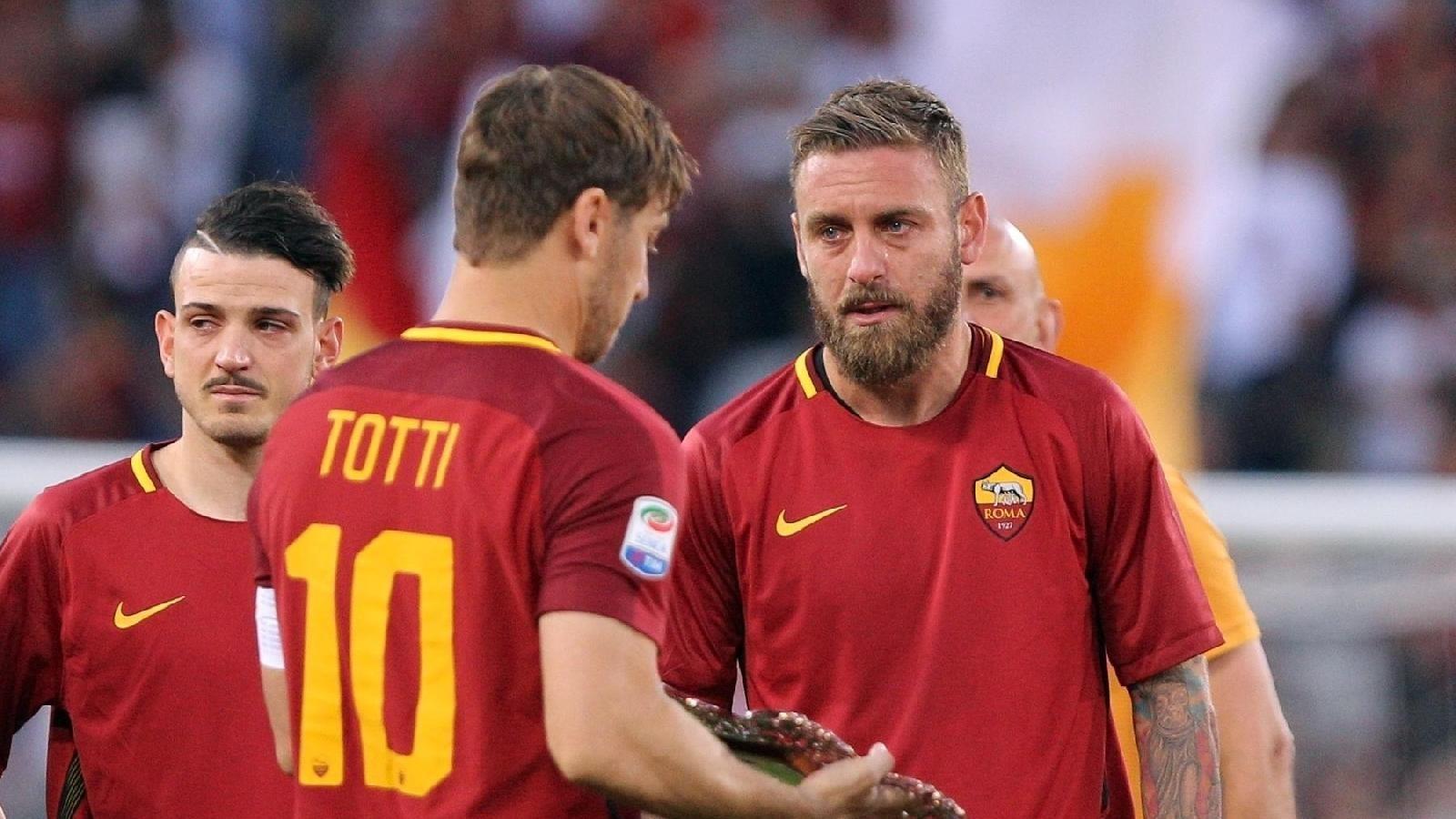 FOTO - La Roma ricorda l'addio di Francesco Totti su Twitter
