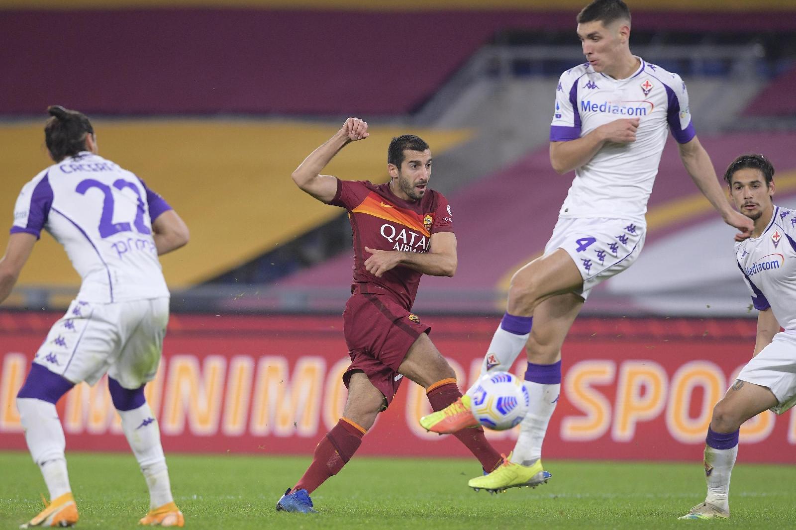 FOTO - La Roma esulta con Mkhitaryan: miglior assistman della Serie A©LaPresse