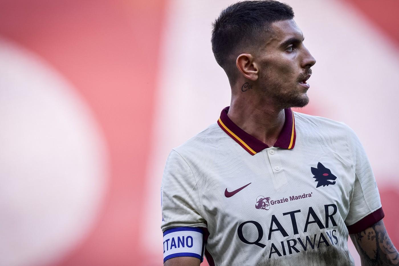 Capitan Pellegrini e la patch Grazie Mandra' sulla maglia di gioco