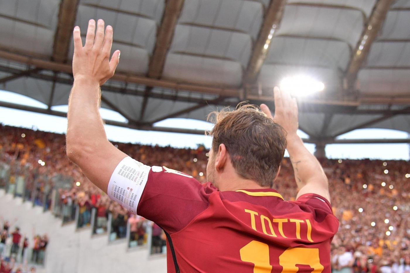 Francesco Totti saluta la sua gente nel giorno dell'addio al calcio, il 28 maggio 2017 ©LaPresse
