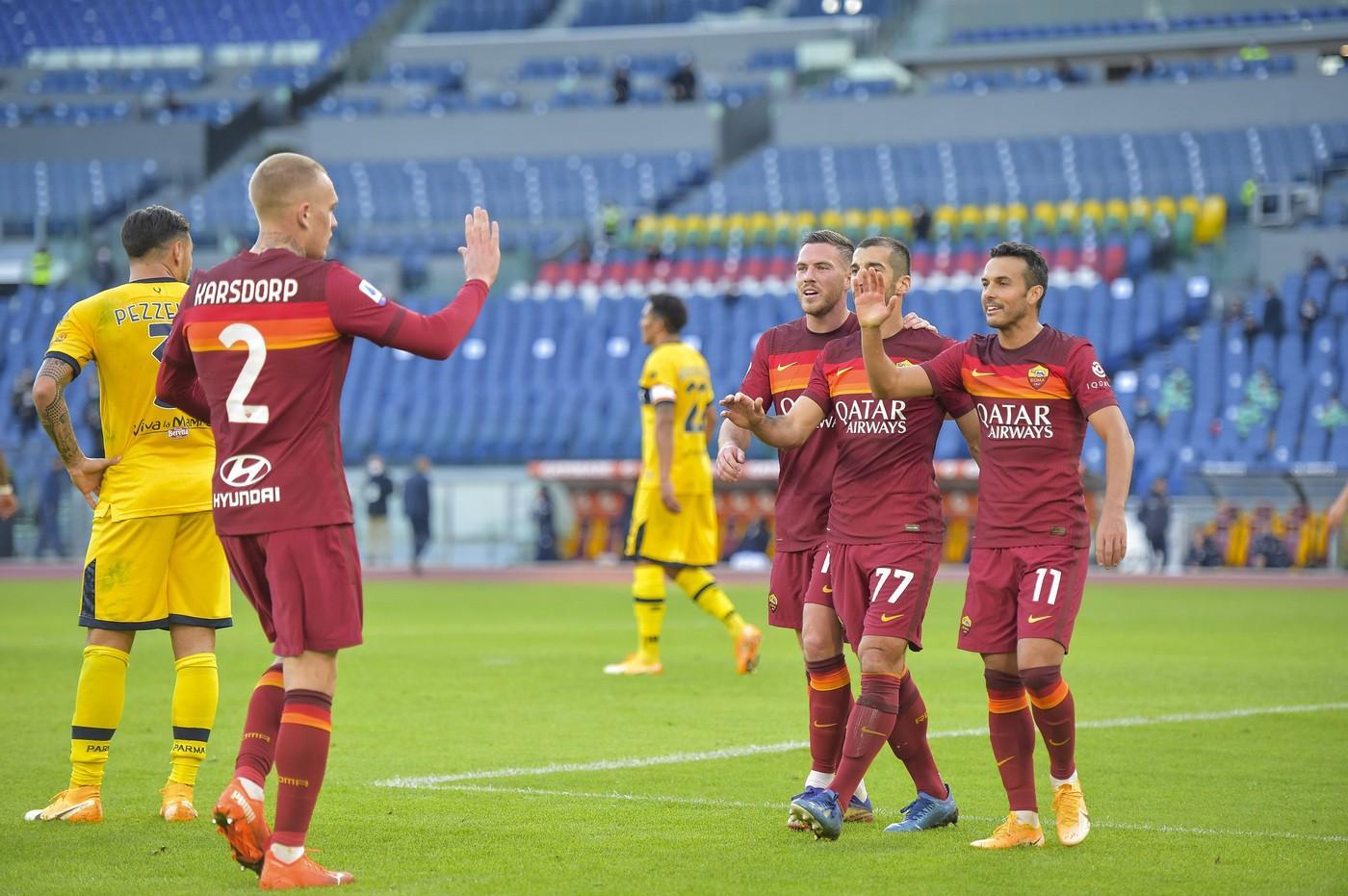 Il gruppo festeggia dopo il secondo gol di Mkhitaryan ©LaPresse