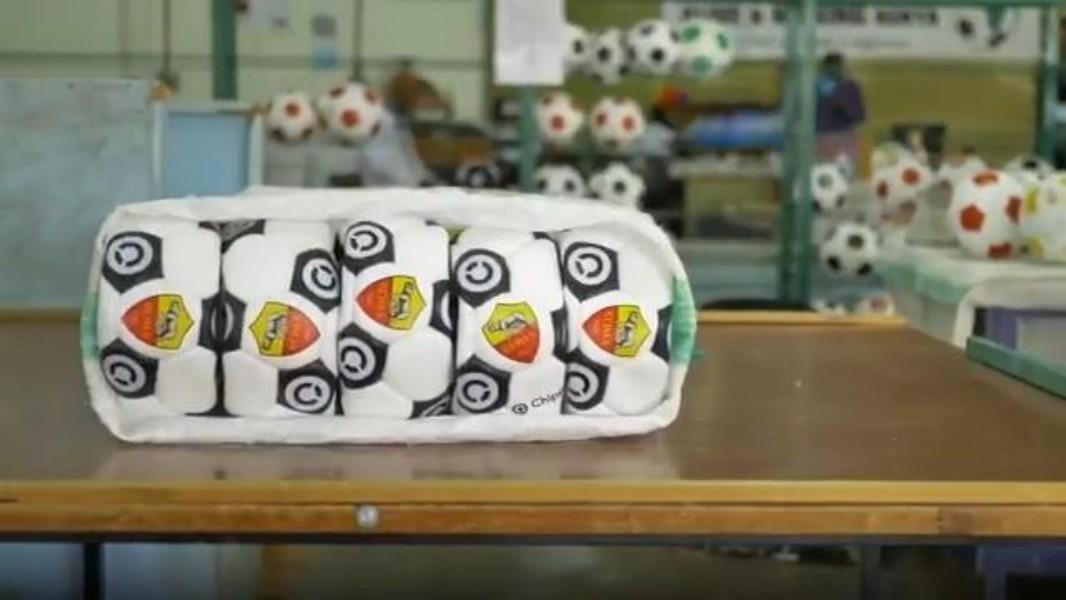 VIDEO - La Roma realizzerà e distribuirà palloni da calcio in Africa
