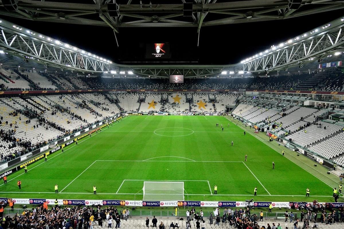 Juventus, tifosi in rivolta: +29,9% sugli abbonamenti, alcuni oltre i 2.000 euro