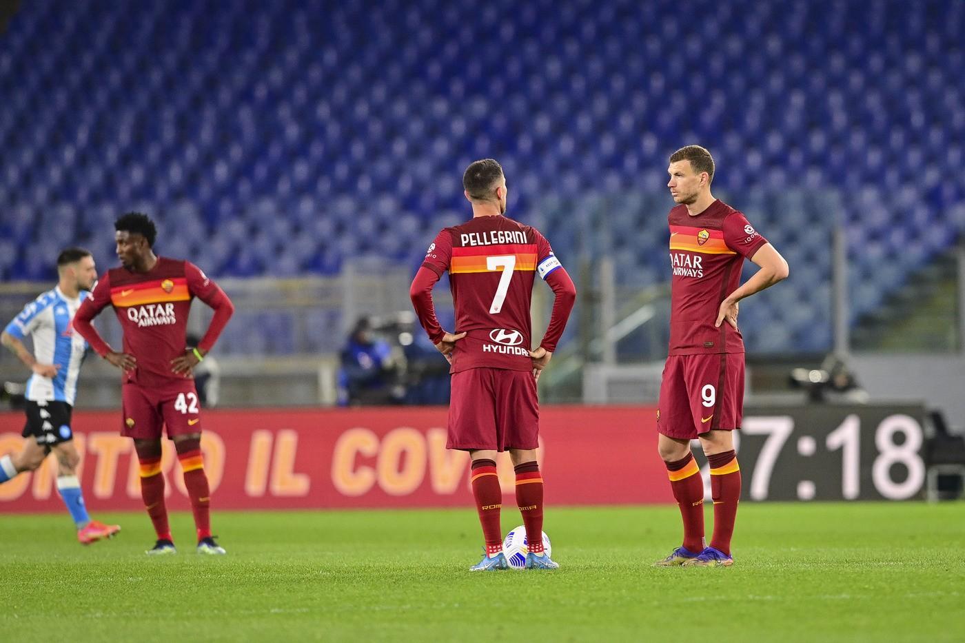 Pellegrini e Dzeko a centrocampo dopo un gol del Napoli ©LaPresse