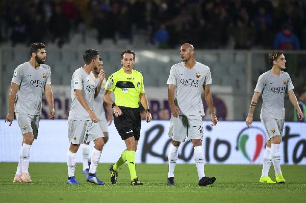 I giallorossi protestano con Banti, che non viene chiamato al Var da Orsato ©LaPresse