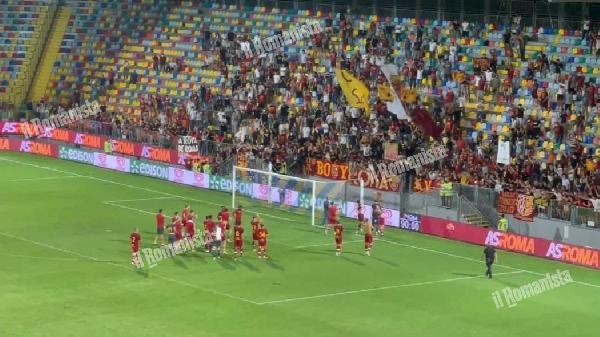 VIDEO - Roma-Debrecen 5-2: la squadra saluta i tifosi sotto la Curva